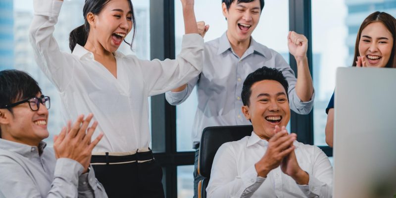 group-of-young-businesspeople-celebrate-in-the-office-free-photo